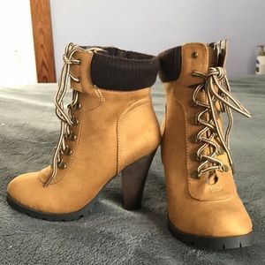 *Brand new* Women’s size 8 boots